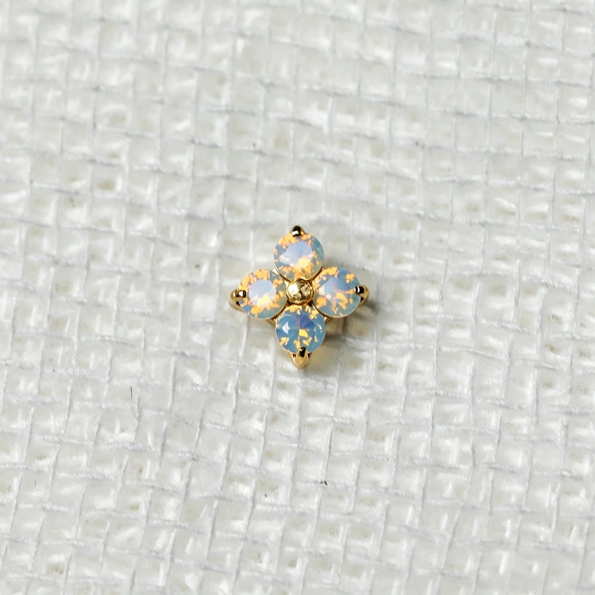 F136 Titanium Alloy 华子 Diamond 梅 Flower Helix Cartilage Stud Ear Stud 替换头 Piercing Jewelry Accessories 加工