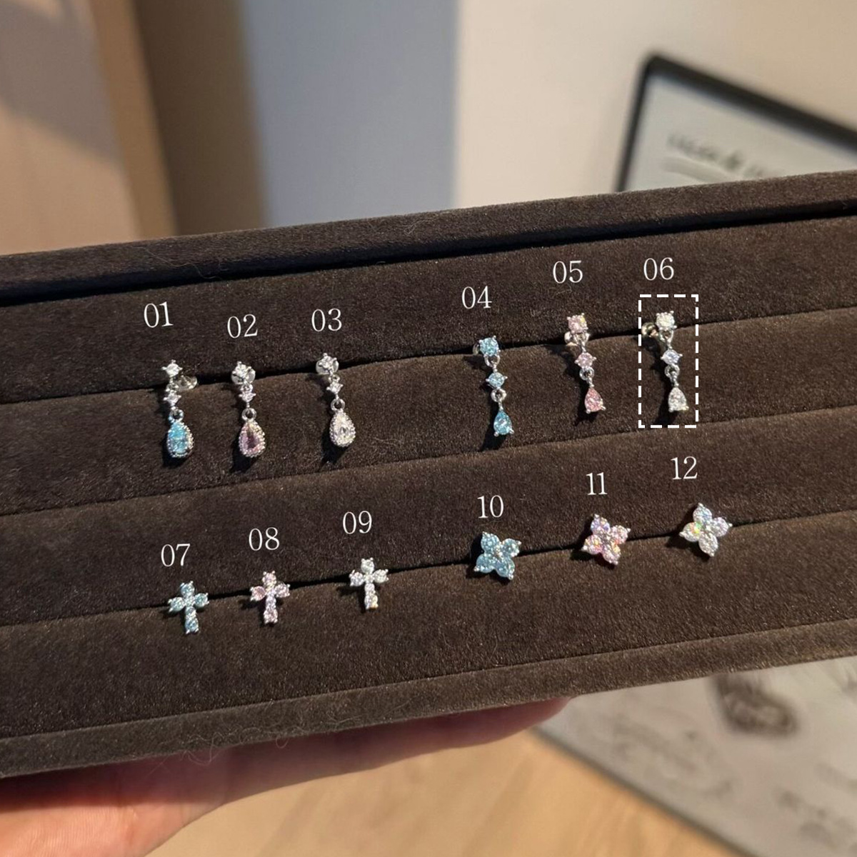 F136 Titanium Alloy Post Ear Stud 0.9牙 Internal Thread Teardrop Pendant Helix Cartilage Stud Brass Studded 爆闪 Cubic Zirconia 小巧 Ear 饰 - Copper Body