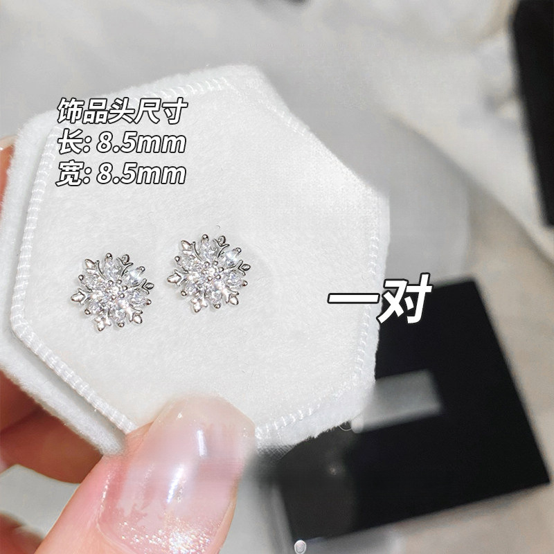 F136 Titanium Alloy Post 爆闪 Cubic Zirconia 雪 Flower Helix Cartilage Stud 1.2 Post Gauge 0.9牙口 Internal Thread Ear Stud Ear 饰 - Copper Body
