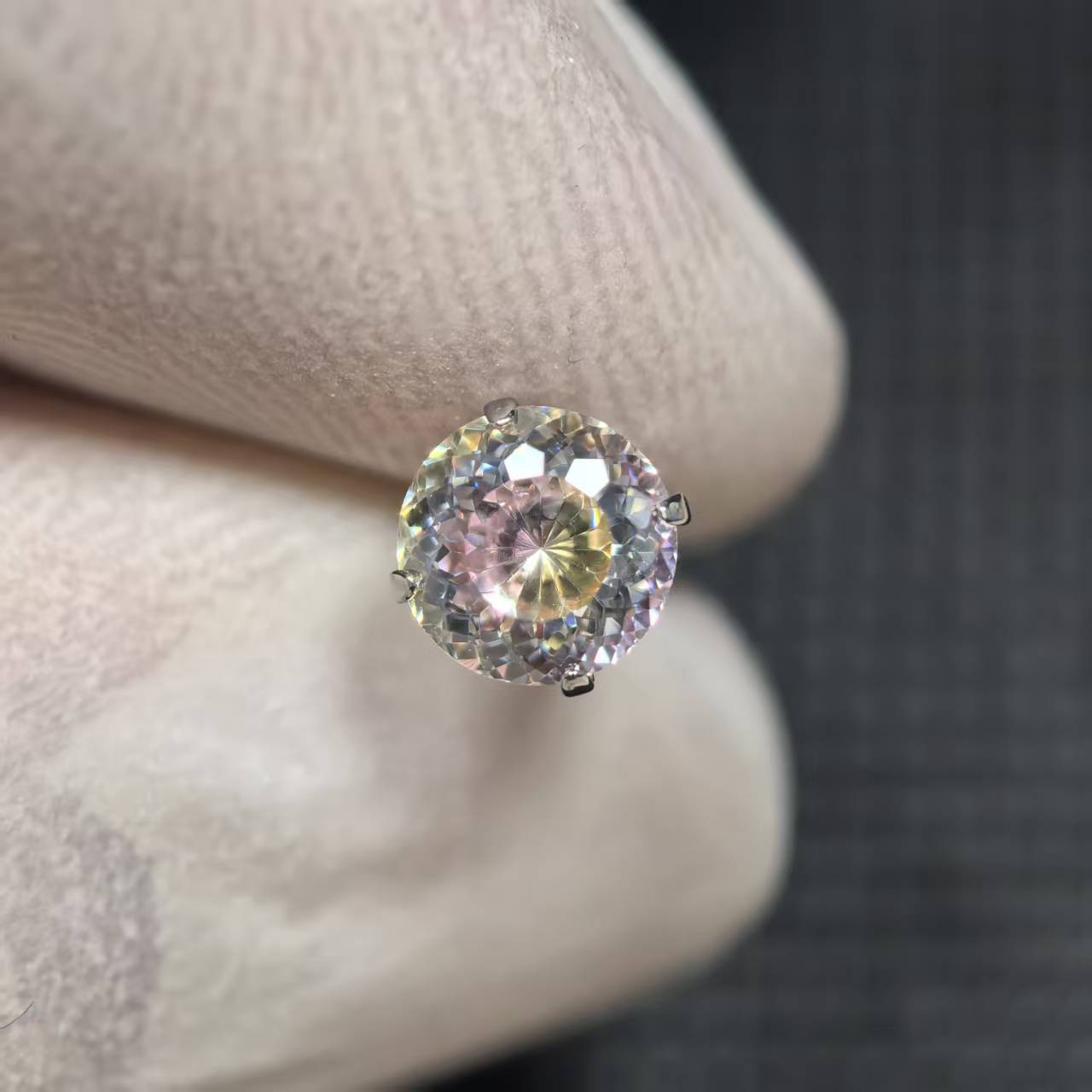 Titanium Alloy Ear Stud 鸟巢切爆闪 Cubic Zirconia Helix Cartilage Stud 圆 Jewelry 头 Accessories Ear 蜗钉 Ear 饰