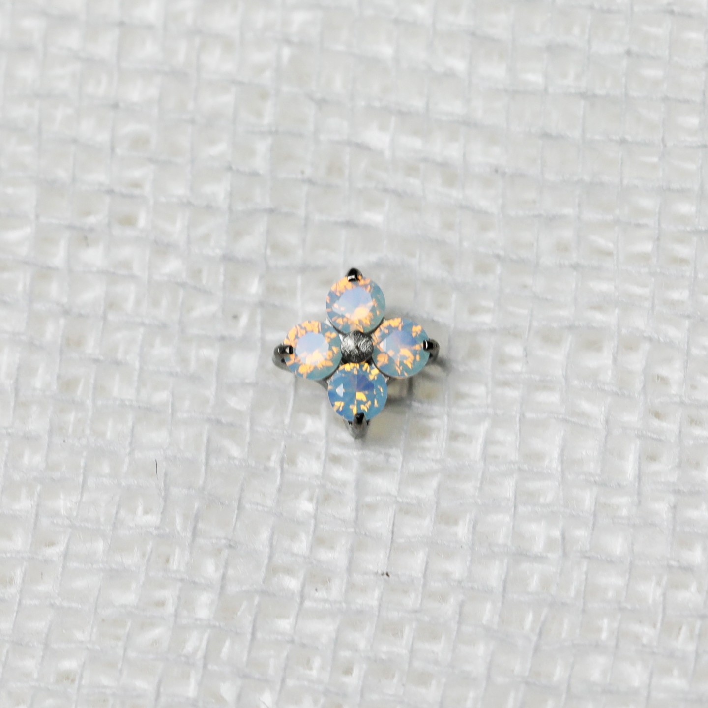 F136 Titanium Alloy 华子 Diamond 梅 Flower Helix Cartilage Stud Ear Stud 替换头 Piercing Jewelry Accessories 加工