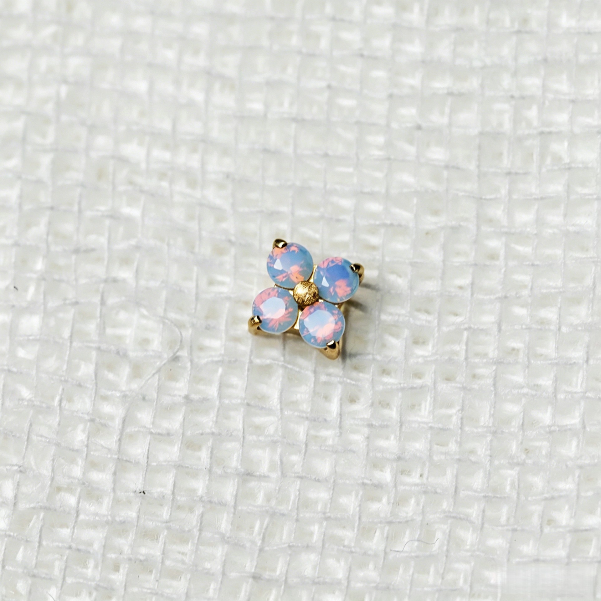 F136 Titanium Alloy 华子 Diamond 梅 Flower Helix Cartilage Stud Ear Stud 替换头 Piercing Jewelry Accessories 加工