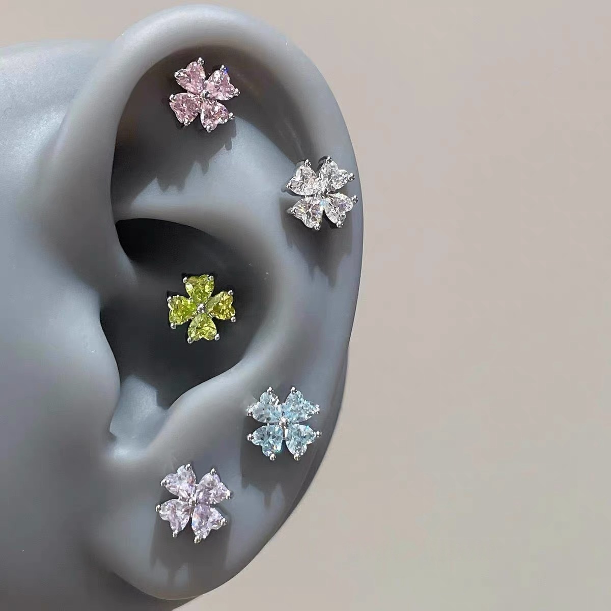 Titanium Alloy 幸运四叶草 Ear Stud Flower 型 Helix Cartilage Stud Piercing Jewelry 工厂