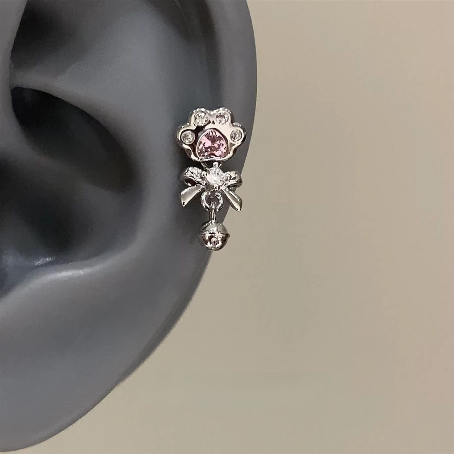 可爱 Pink Cat Paw 铃铛 316L Surgical Steel Ear Stud 卡通甜酷独特F136 Titanium Alloy Helix Cartilage Stud Women