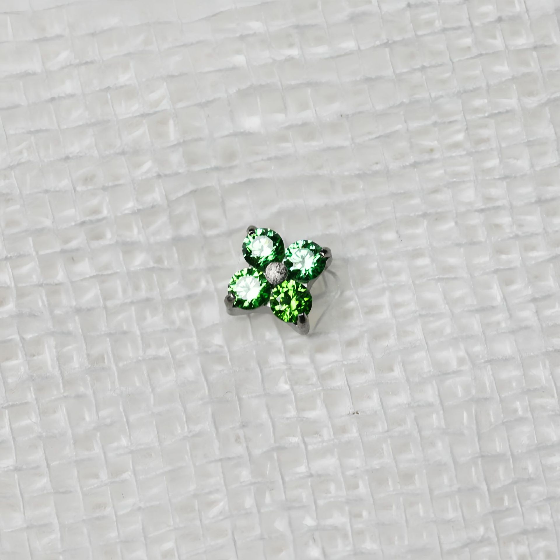 F136 Titanium Alloy 华子 Diamond 梅 Flower Helix Cartilage Stud Ear Stud 替换头 Piercing Jewelry Accessories 加工