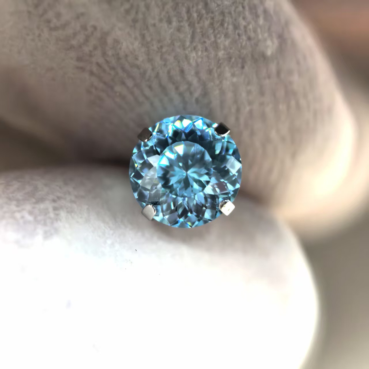 Titanium Alloy Ear Stud 鸟巢切爆闪 Cubic Zirconia Helix Cartilage Stud 圆 Jewelry 头 Accessories Ear 蜗钉 Ear 饰