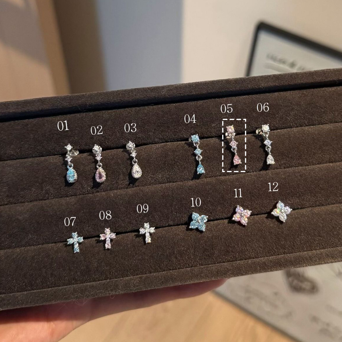 F136 Titanium Alloy Post Ear Stud 0.9牙 Internal Thread Teardrop Pendant Helix Cartilage Stud Brass Studded 爆闪 Cubic Zirconia 小巧 Ear 饰 - Copper Body