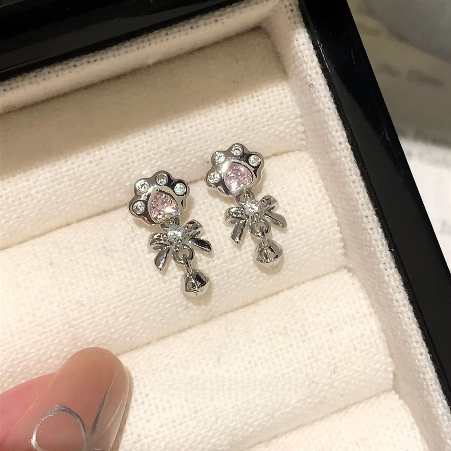 可爱 Pink Cat Paw 铃铛 316L Surgical Steel Ear Stud 卡通甜酷独特F136 Titanium Alloy Helix Cartilage Stud Women