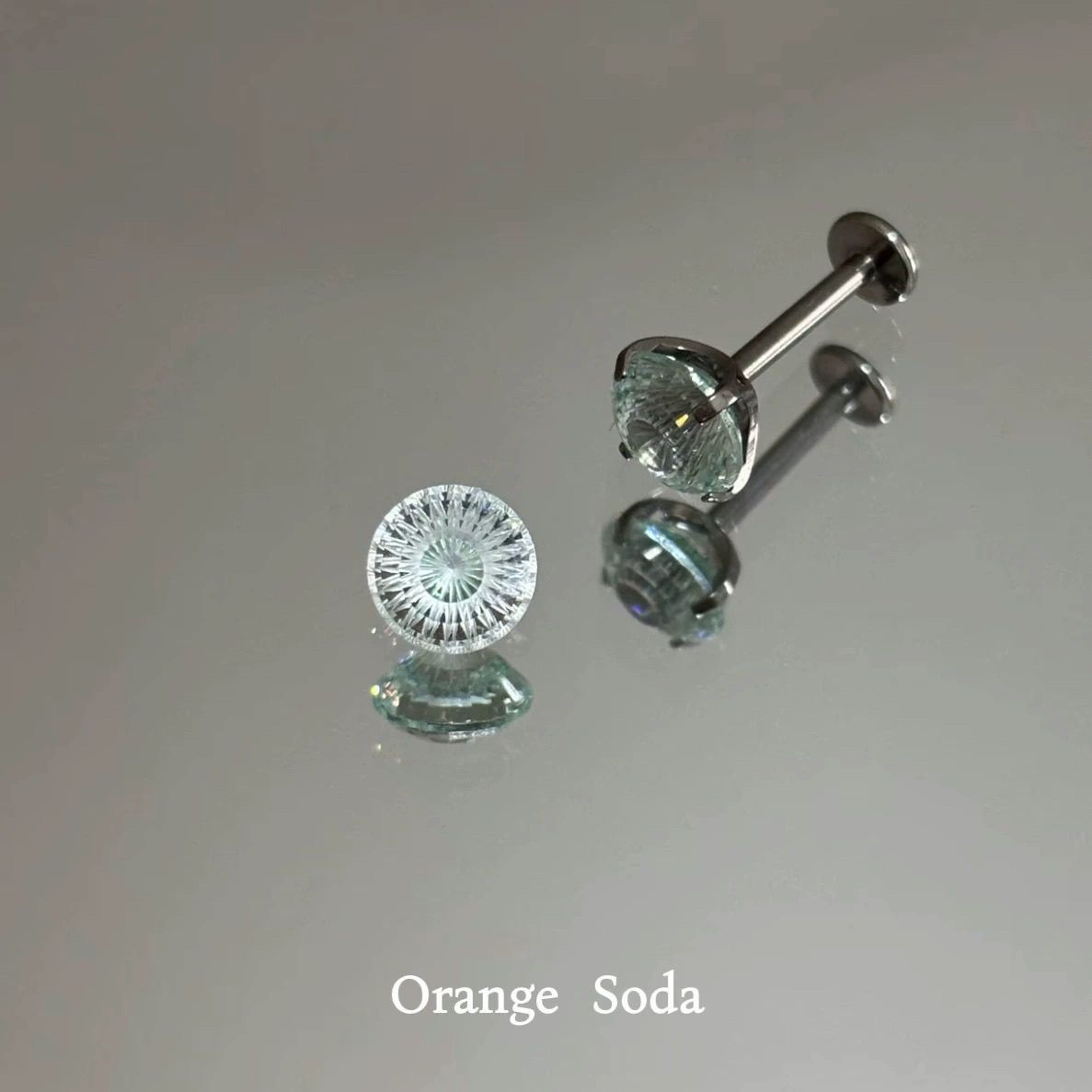 摩天轮切 Cubic Zirconia Helix Cartilage Stud F136 Titanium Alloy Internal Thread 爆闪 Ear Stud Ear 蜗钉 Women