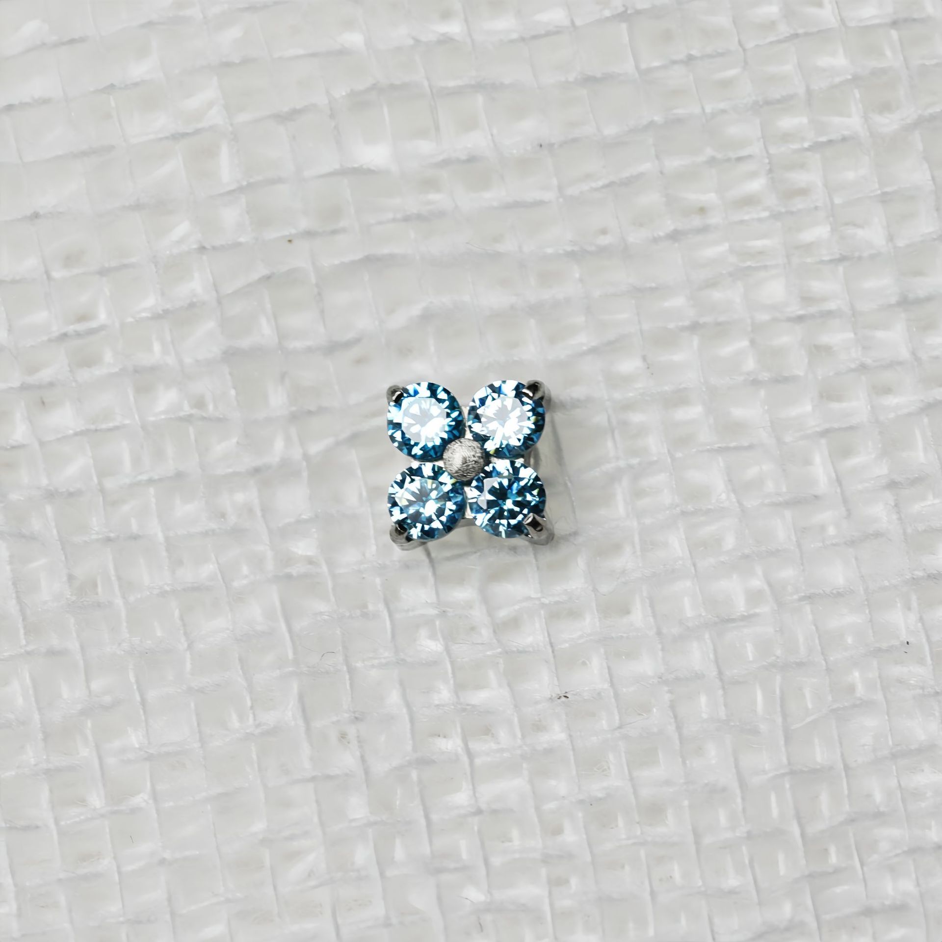 F136 Titanium Alloy 华子 Diamond 梅 Flower Helix Cartilage Stud Ear Stud 替换头 Piercing Jewelry Accessories 加工