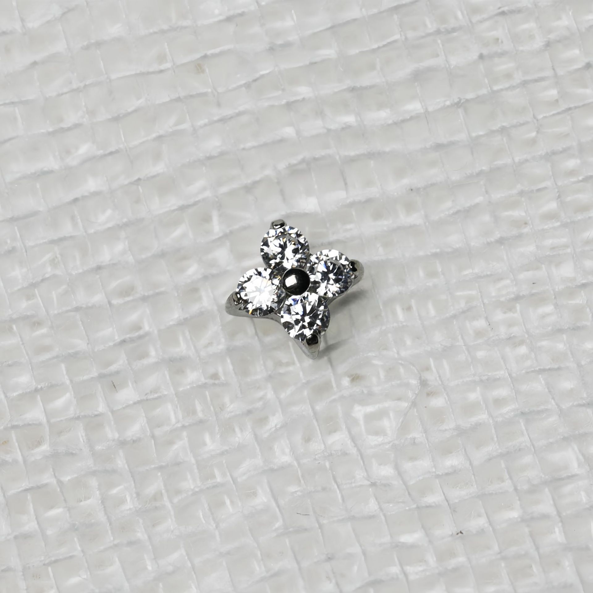 F136 Titanium Alloy 华子 Diamond 梅 Flower Helix Cartilage Stud Ear Stud 替换头 Piercing Jewelry Accessories 加工