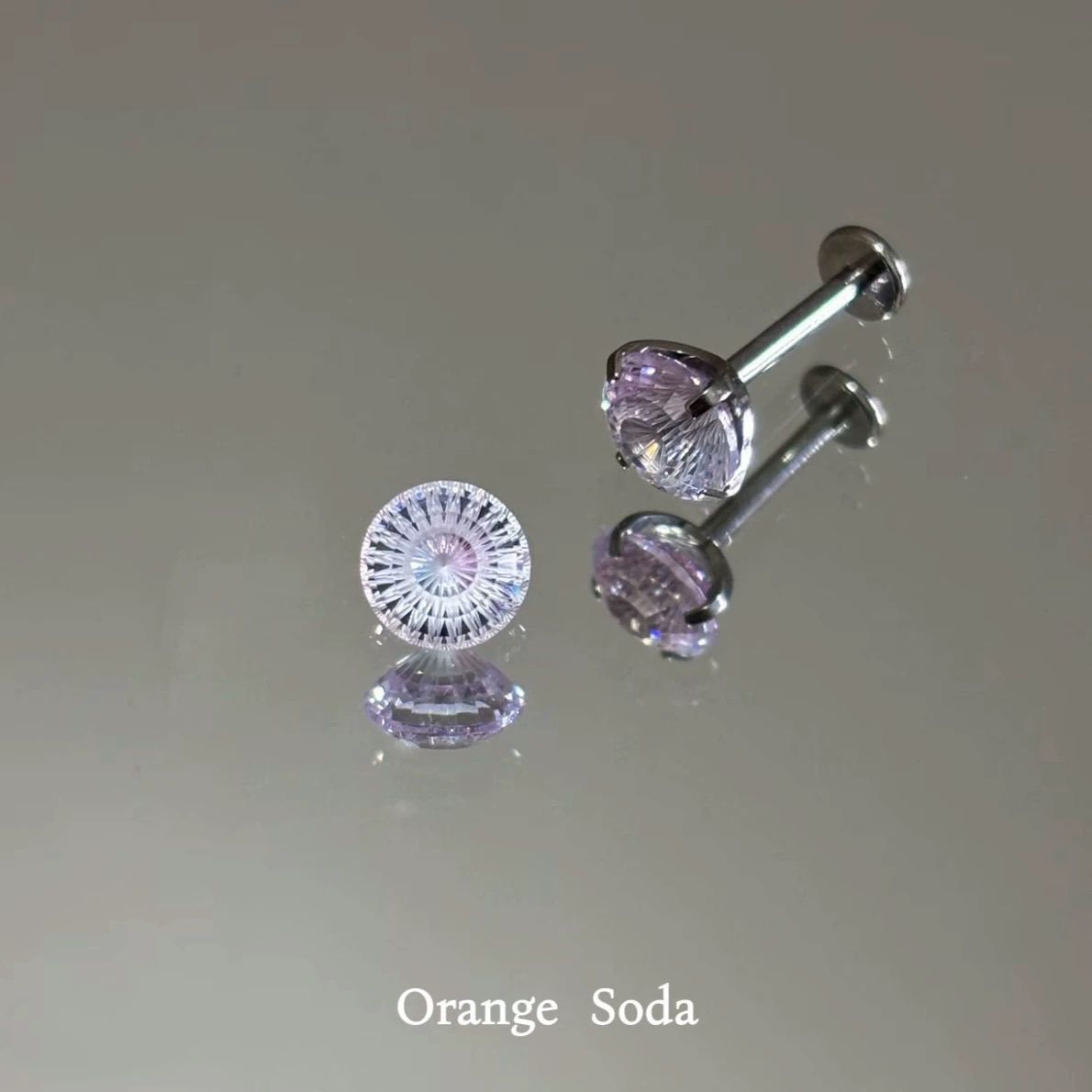 摩天轮切 Cubic Zirconia Helix Cartilage Stud F136 Titanium Alloy Internal Thread 爆闪 Ear Stud Ear 蜗钉 Women
